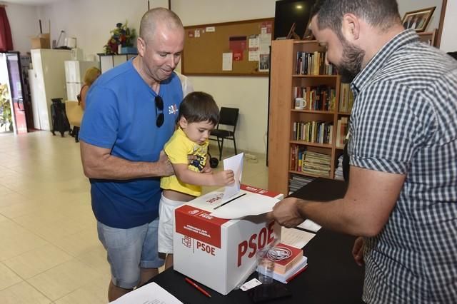 Votantes en las Primarias del Partido Socialista ...