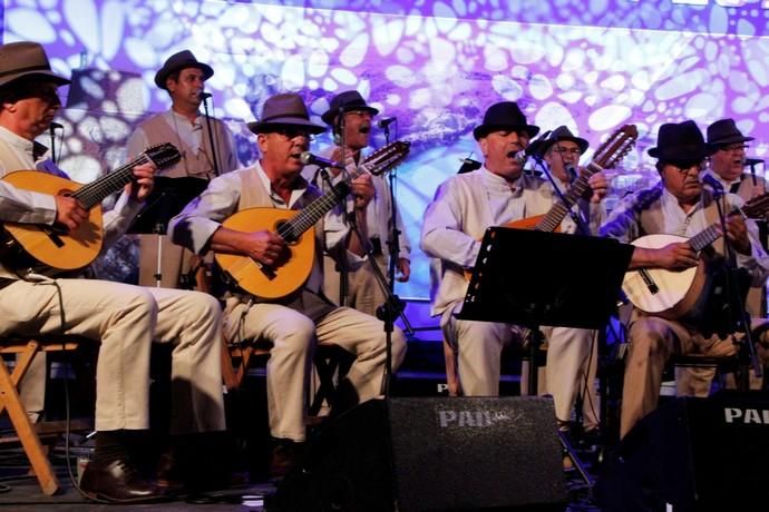 El folklore abre la veda en Playa Blanca