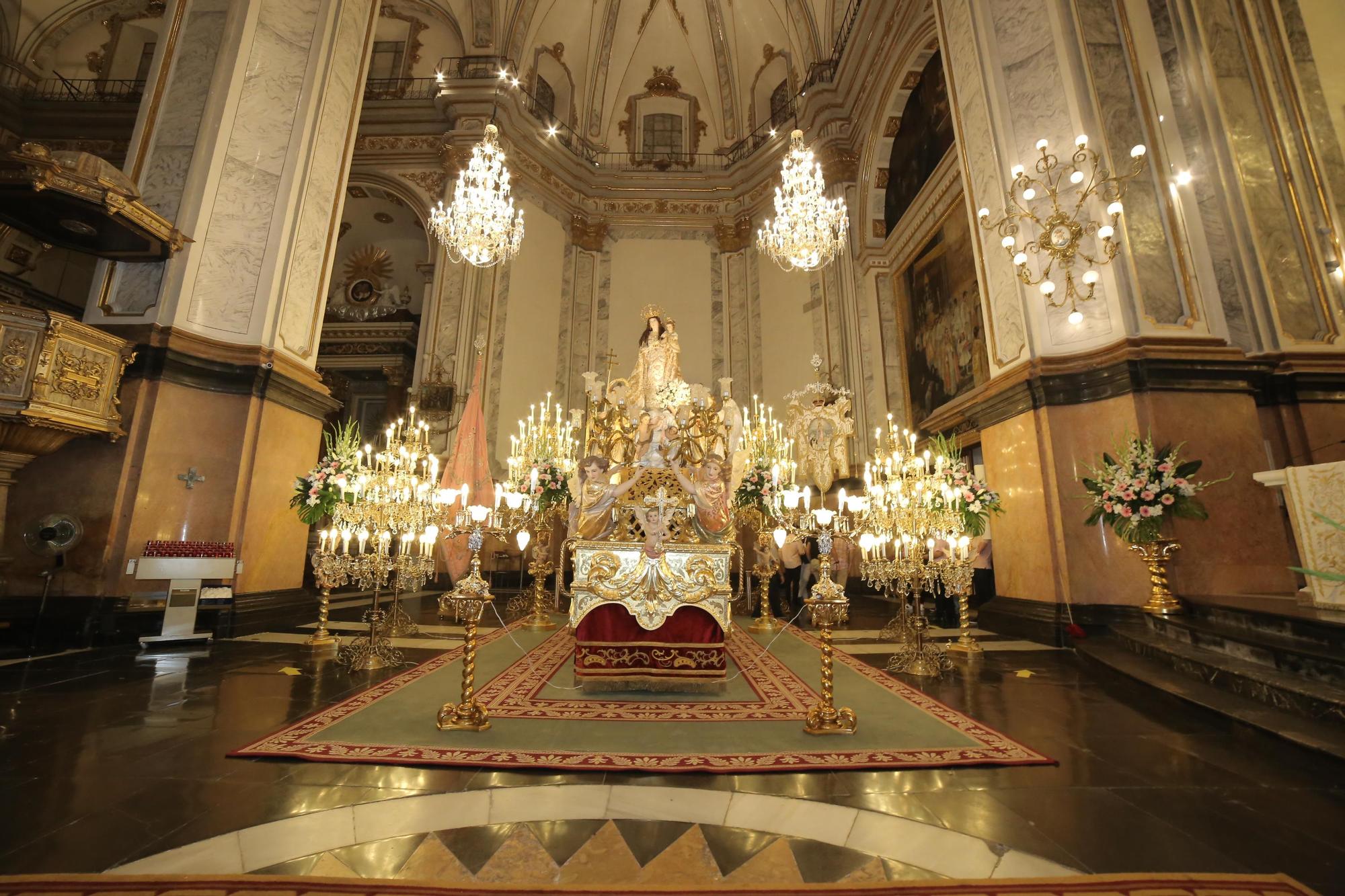 La Virgen del Rosario llega a la arciprestal para sus fiestas en Vila-real