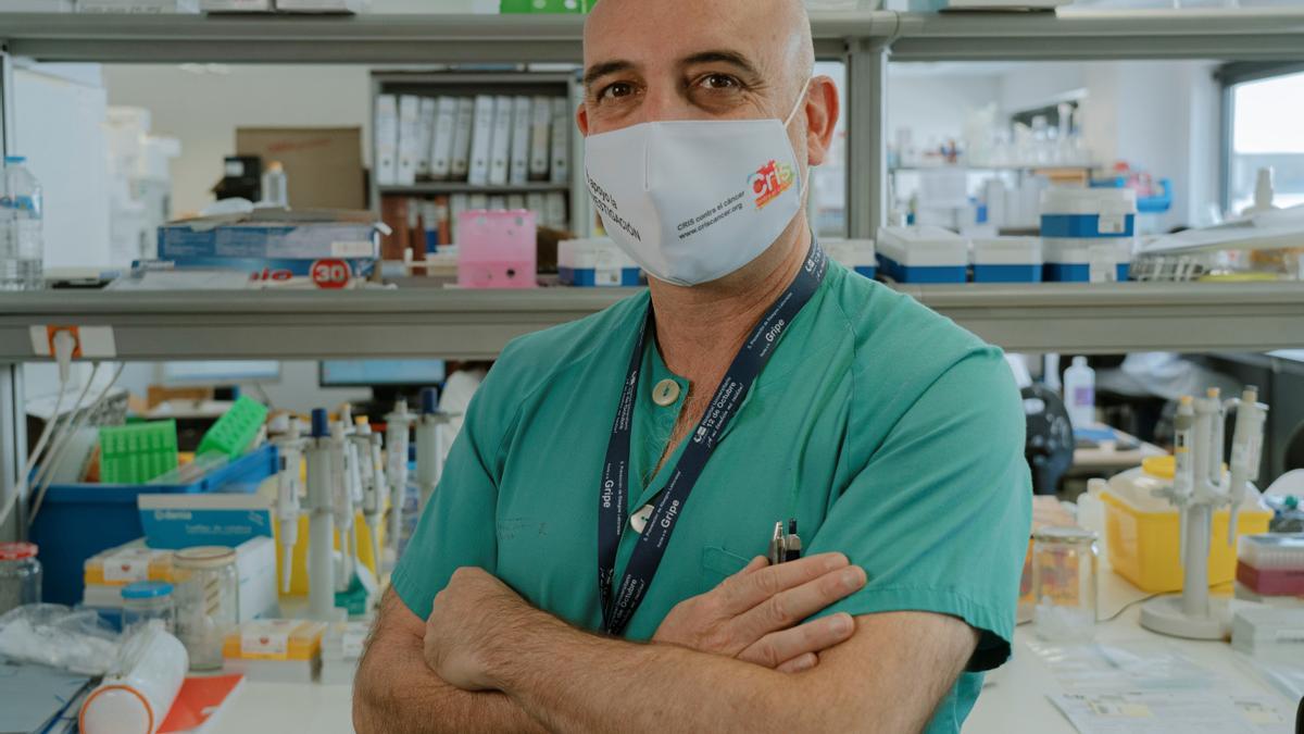 El jefe de Hematología del Hospital 12 de Octubre, Joaquín Martínez, ensalza la labor de Cris contra el cáncer al permitir investigar sobre estas enfermedades.