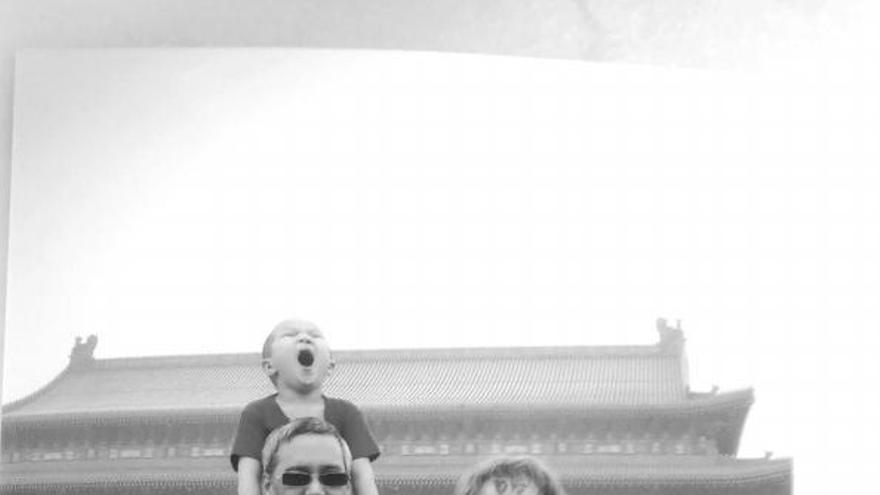 Fernando y Mª Carmen con sus hijos Jorge y Yiyong, en Pekín.