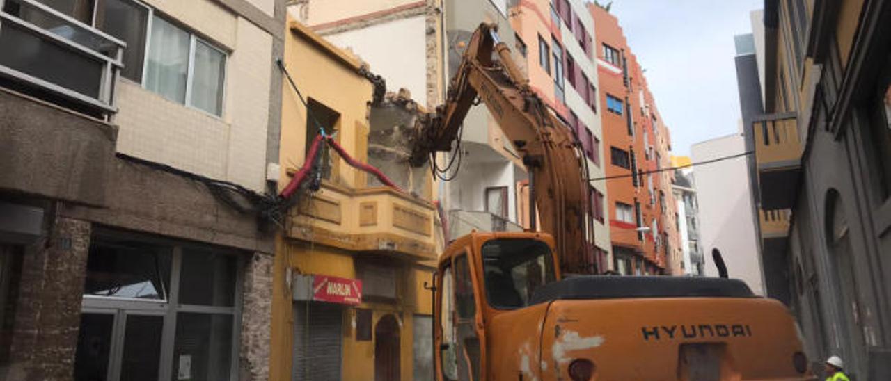 El nuevo edificio proyectado en la calle Pascal, en la capital grancanaria, se encuentra a escasos metros de la playa de Las Canteras.