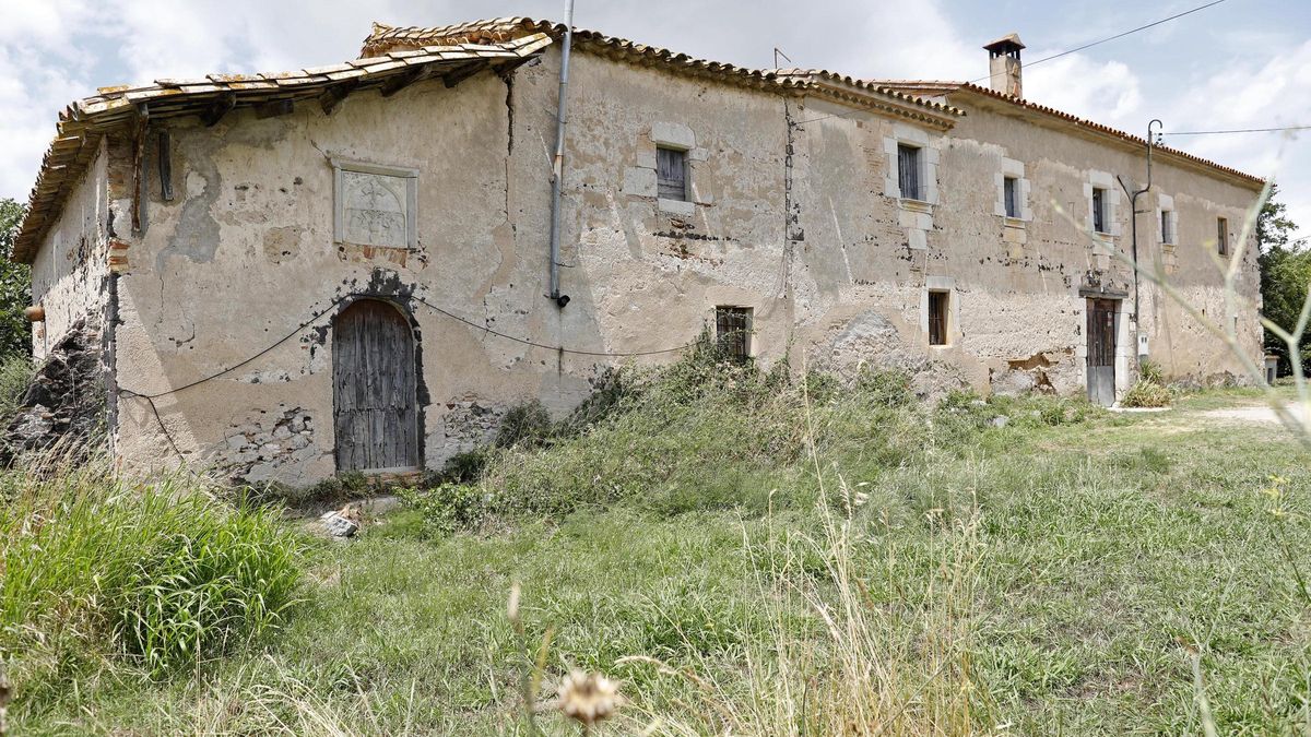 La masia de l'Hostal Nou de Riudellots de la Selva.