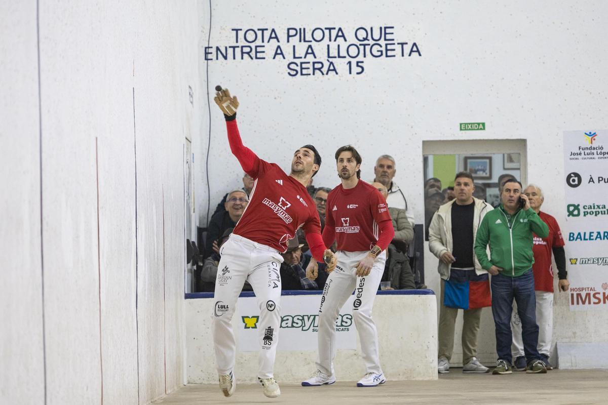 Puchol II i Nacho es van veure superats per l'equip blau.