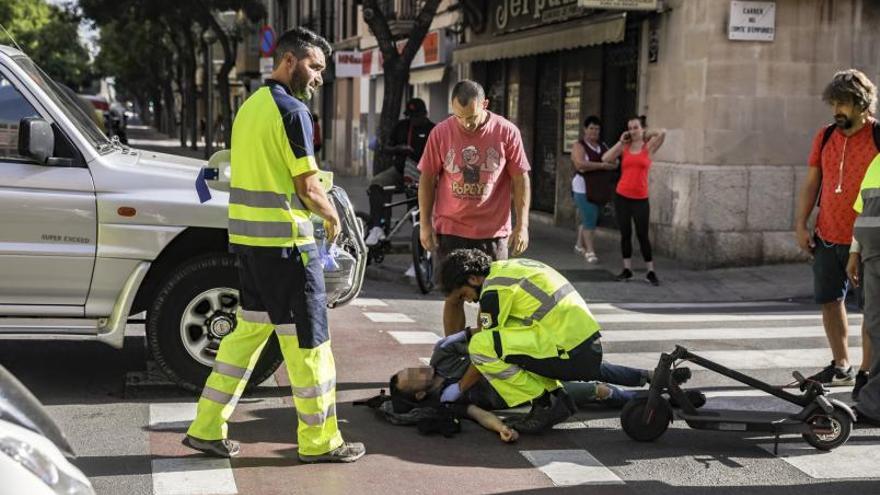 Un joven herido en un accidente de patinete en Palma.