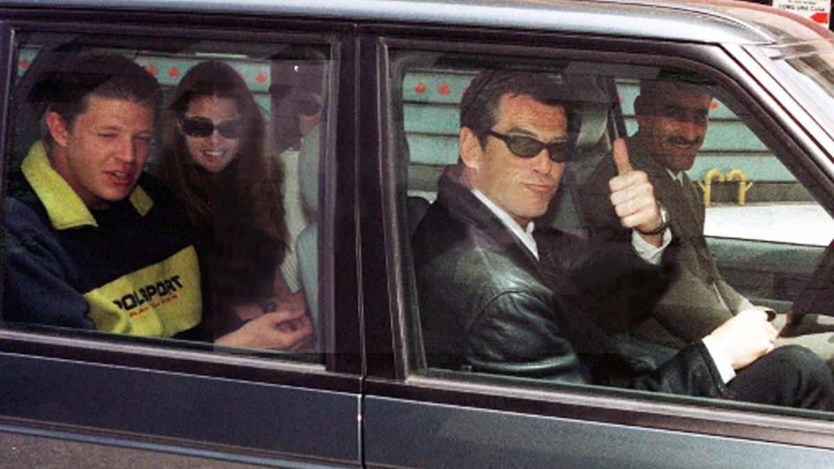 Robado de Pierce Brosman en Zaragoza. El actor rodaba en las Bardenas Reales, 1999