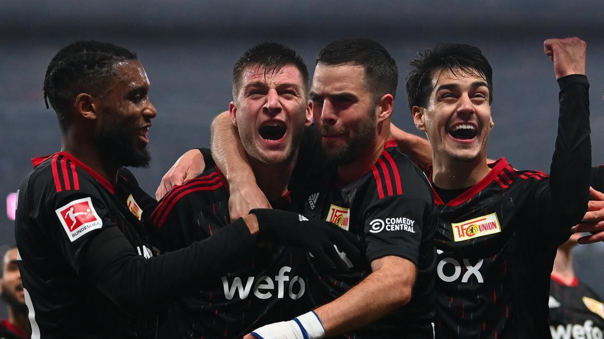 Los jugadores del Union Berlín celebran un gol contra el RB Leipzig