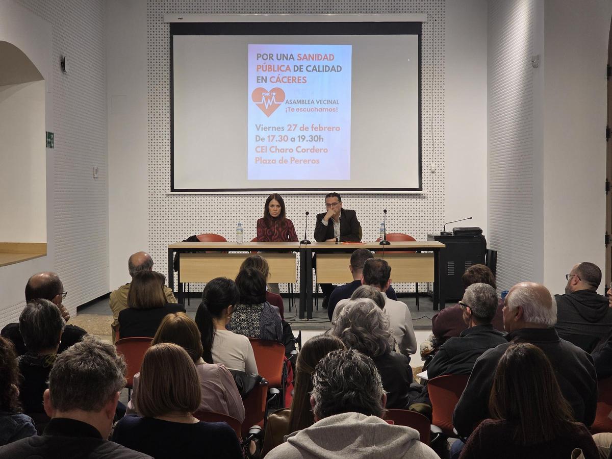 El PSOE de Cáceres en su asamblea de Sanidad.