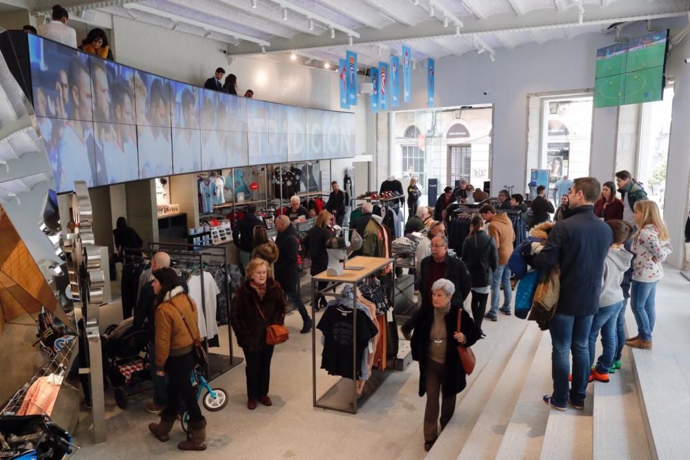 Cientos de ciudadanos participan a lo largo del día en la jornada de puertas abiertas