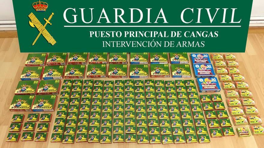 Material incautado por la Guardia Civil en Cangas.// Guardia Civil