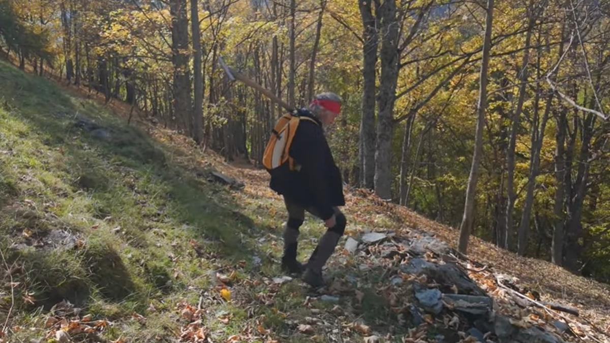 Durante décadas también ha trabajado para mantener los caminos de la zona y limpiar el entorno de manera voluntaria.