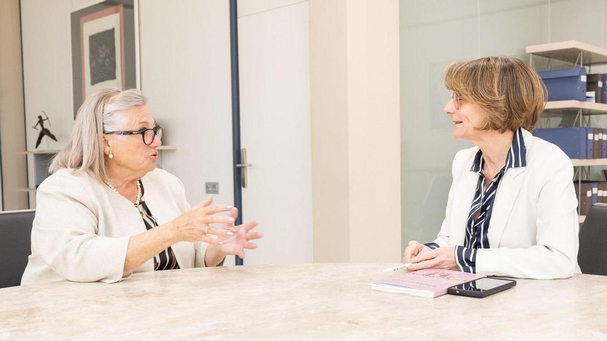 Reunión entre la presidenta de Cámara Castellón, María Dolores Guillamón, y la rectora de la UJI, Eva Alcón.