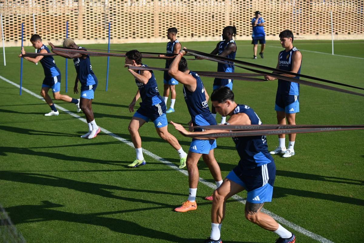 En imágenes | El Real Zaragoza se entrena a puerta abiertas sin la presencia de Francho Serrano En imágenes | El Real Zaragoza se entrena a puerta abiertas sin la presencia de Francho Serrano