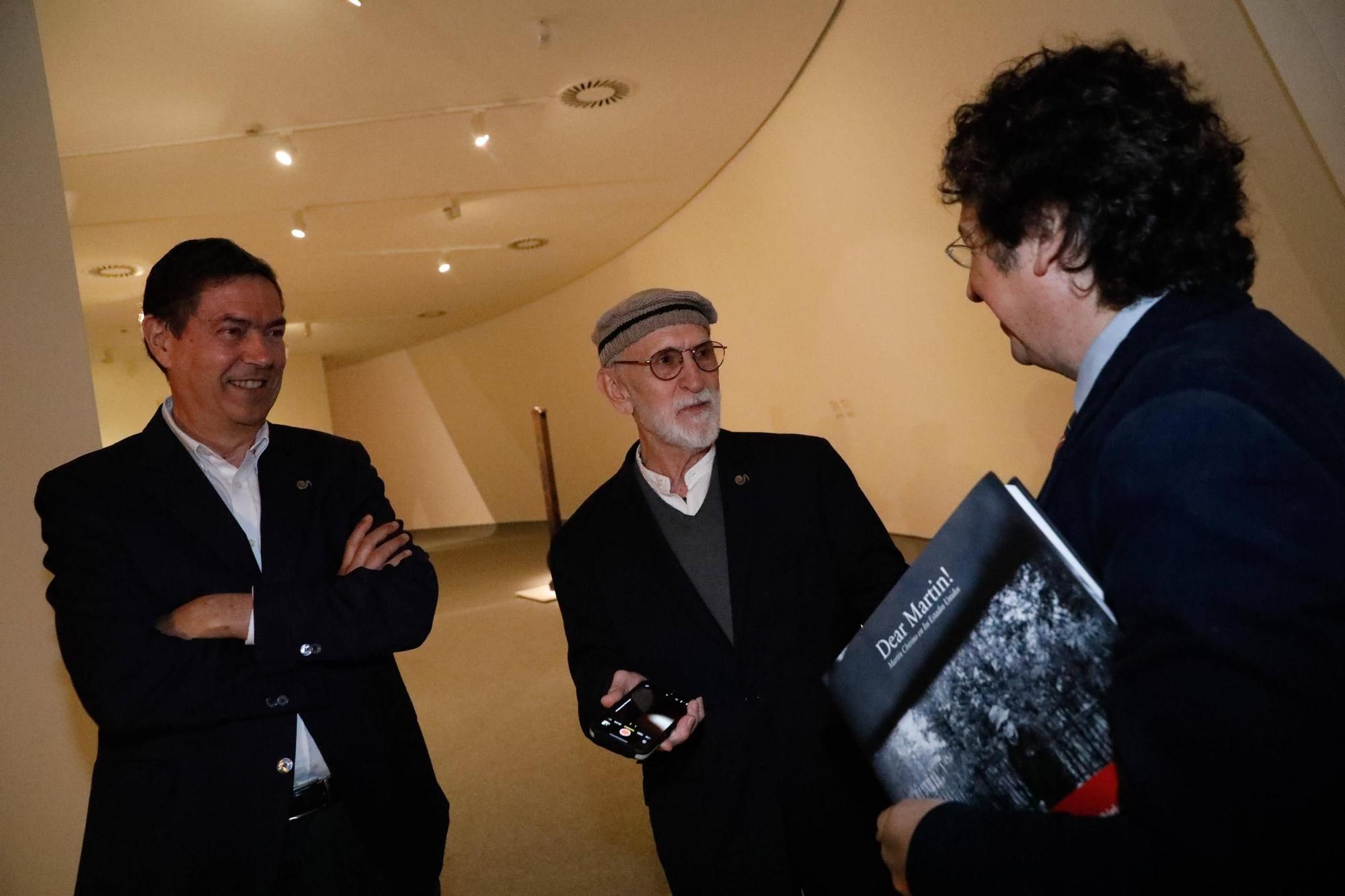 EN IMÁGENES: El Centro Niemeyer acoge una exposición sobre el vínculo entre el escultor Martín Chirino y Estados Unidos