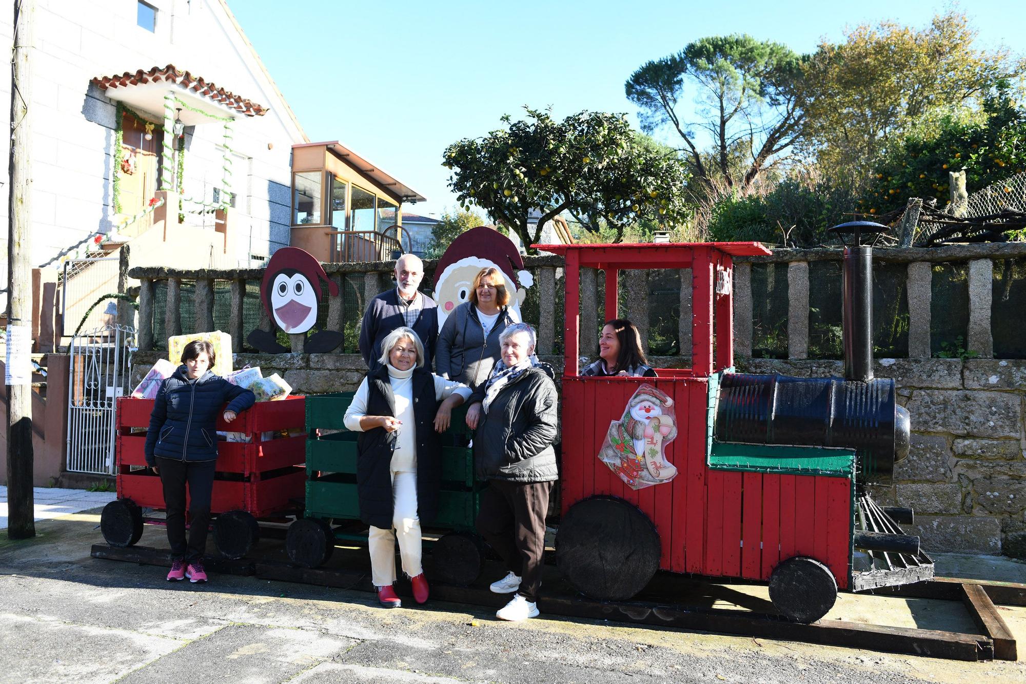 Así decoran los vecinos de Paredes, en Vilaboa, sus calles por Navidad