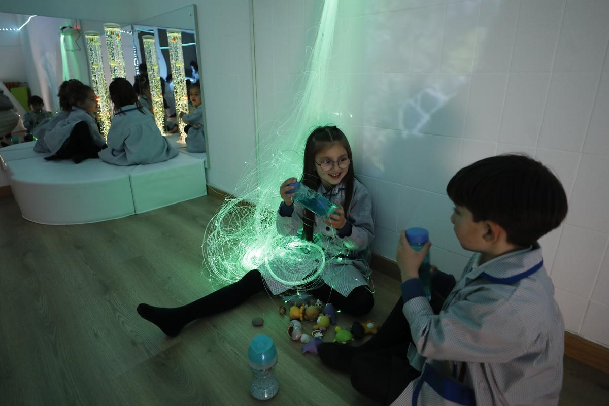 Los alumnos del Nazaret de Oviedo estrenan aula multisensorial