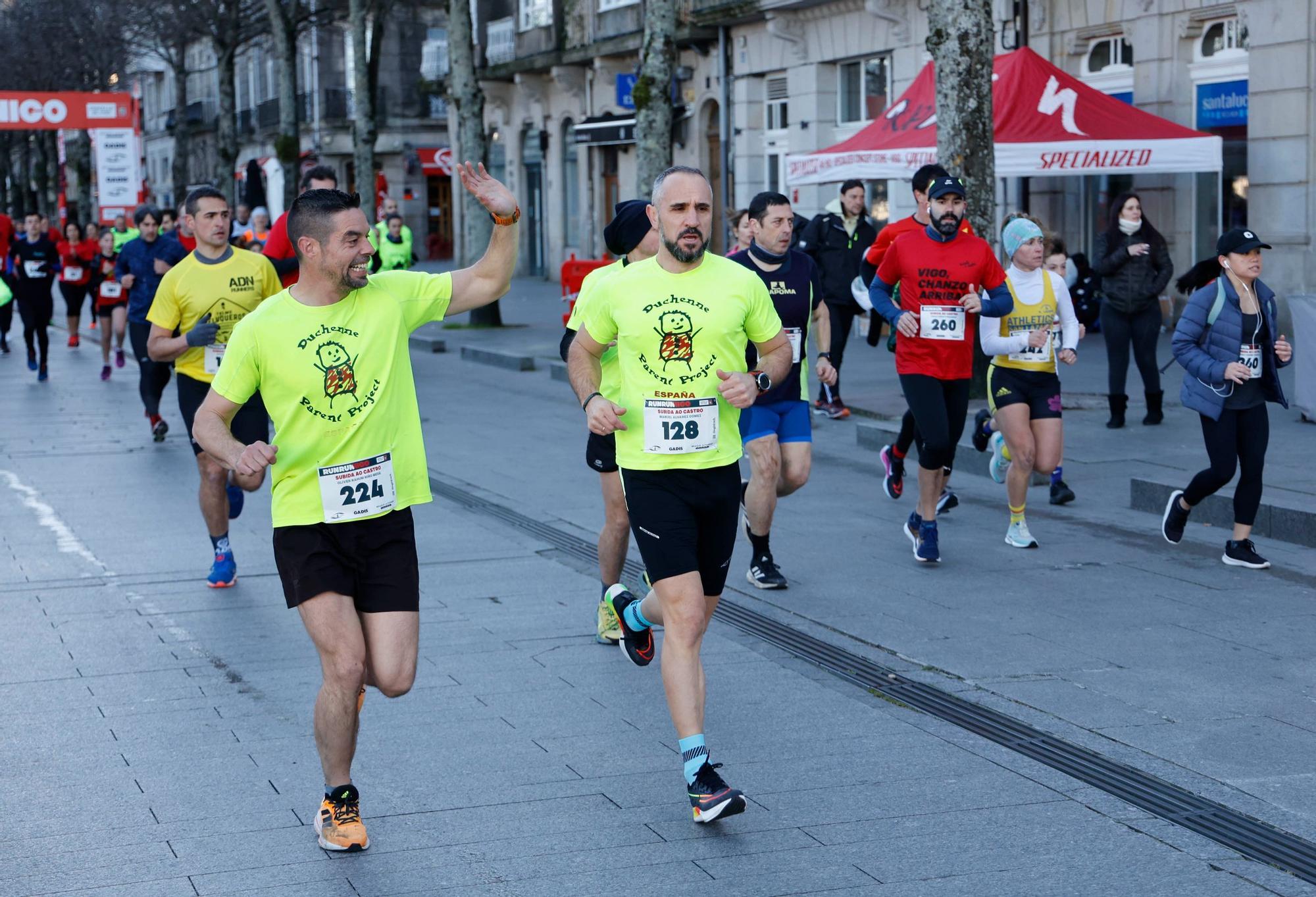 Pisadas de altura en Vigo: cientos de corredores suben O Castro