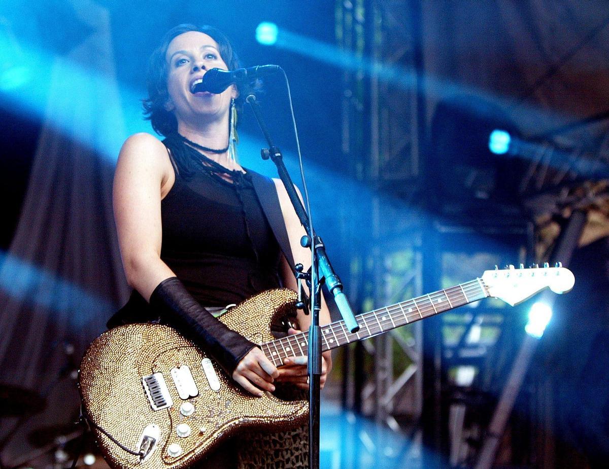 La cantante y compositora canadiense Alanis Morissette durante un concierto en Alemania.