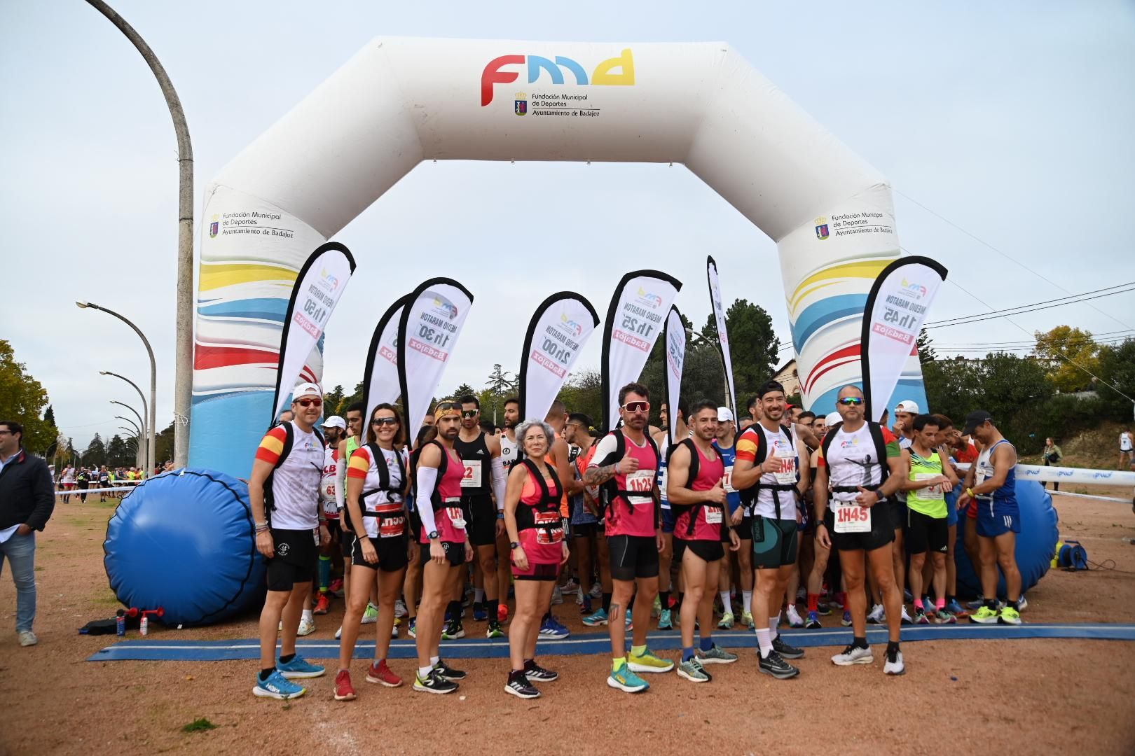 GALERÍA | Alexandre Miguel Carrilho y Gema Martín ganan el medio maratón Elvas-Badajoz