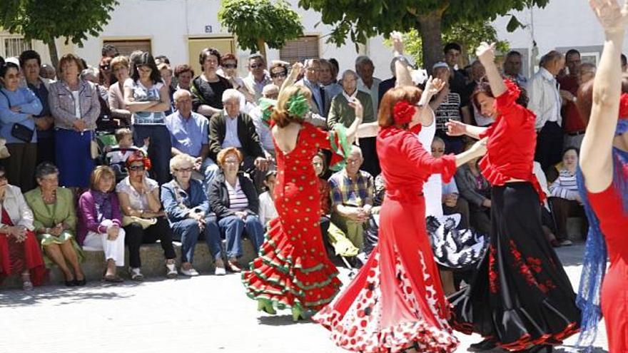 Numerosos vecinos de la comarca participaron en la eucaristía.