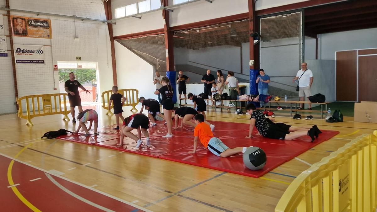 Imagen de archivo de actividades deportivas en el interior de las actuales instalaciones polideportivas.