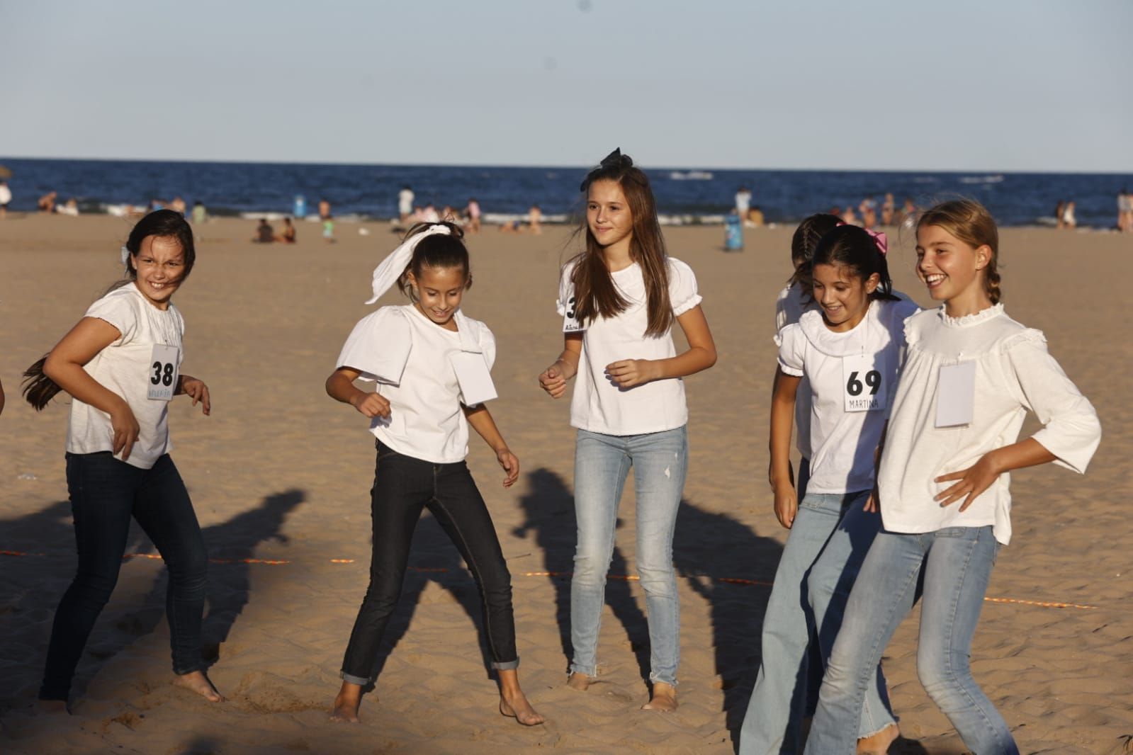 La fiesta playera de las candidatas a Fallera Mayor Infantil de València 2024