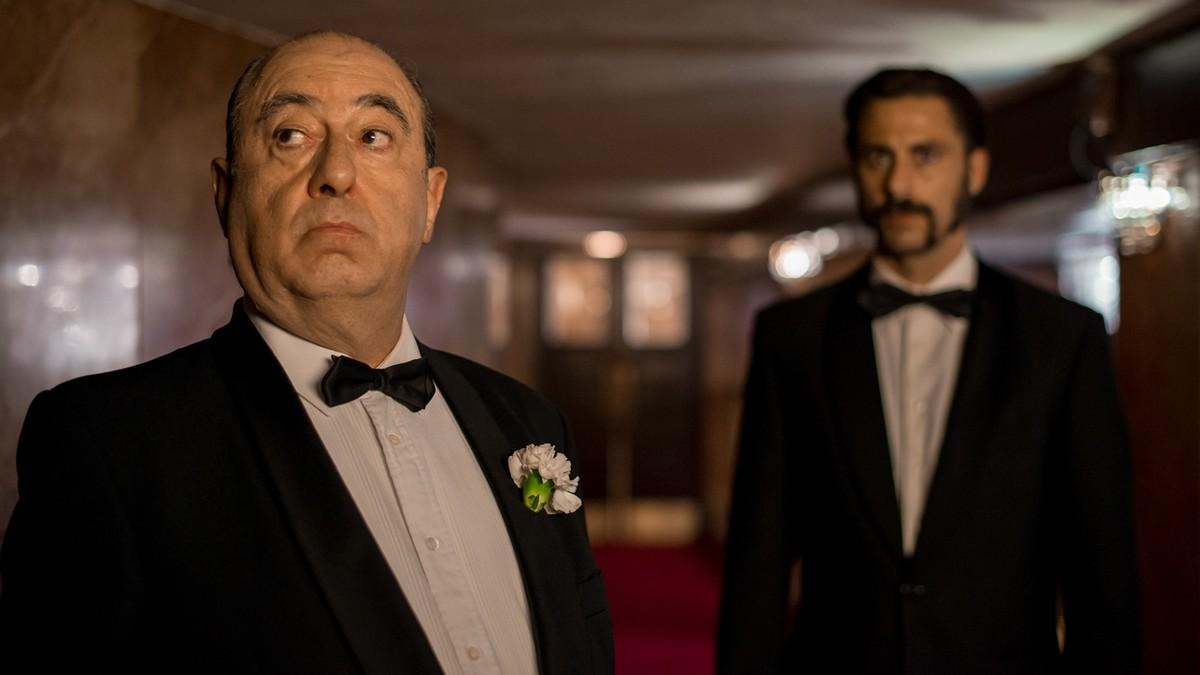 José Ángel Egido (Hitchock) y Hugo Silva (Pacino), en la tercera temporada de 'El Ministerio del Tiempo'