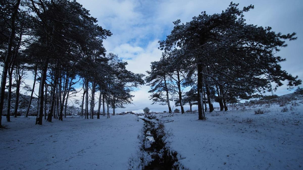 Sobrevolamos el manto de nieve que cubre una parte dela provincia de Pontevedra