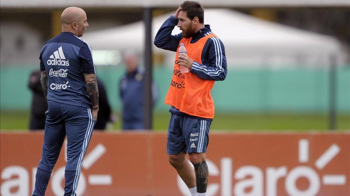 Sampaoli, con Messi en un entrenamiento