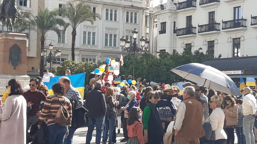 Manifestación en Córdoba de ciudadanos ucranianos contra la invasión de su país.