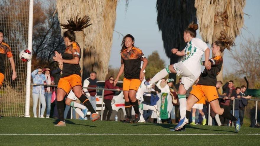 El Córdoba Femenino quiere asaltar el complicado estadio del Cáceres