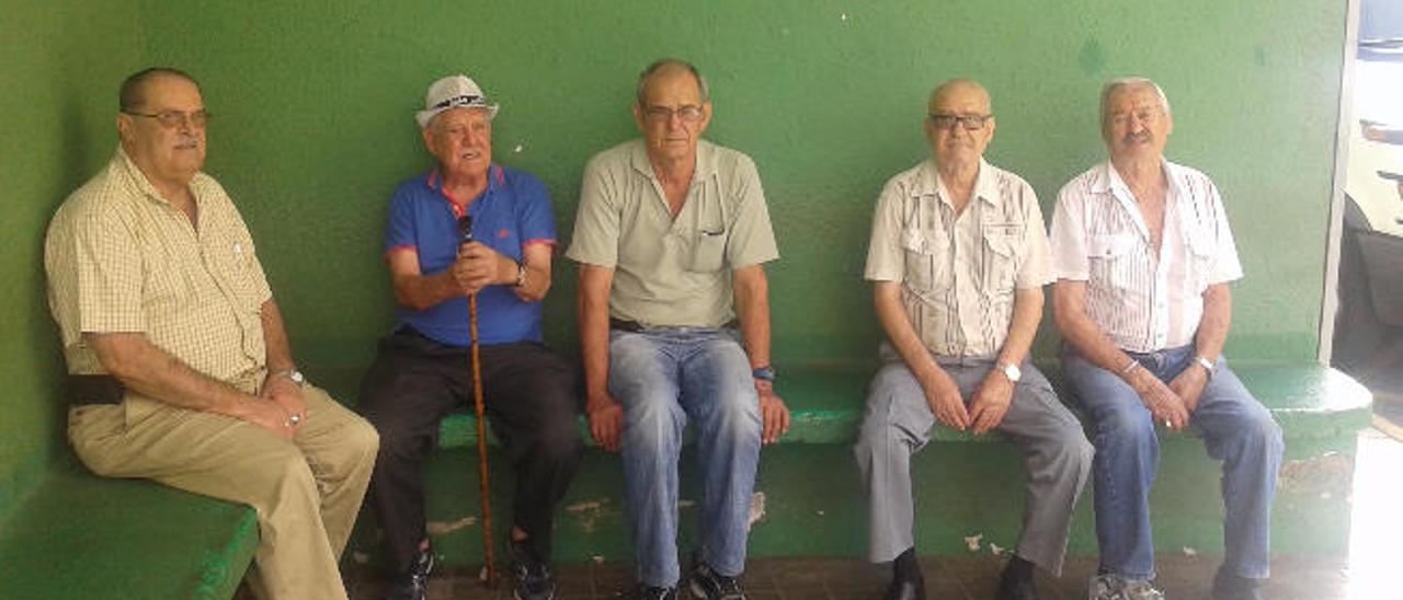 El centro de mayores sigue cerrado y sin empezar las obras de su seguridad