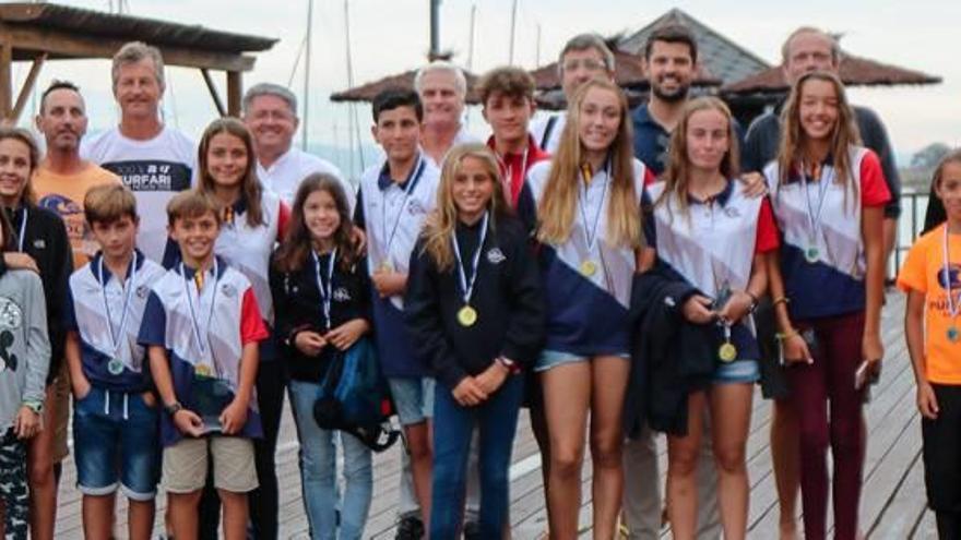 La lluvia y la falta de viento desluce la última jornada del Surfari Mar Menor