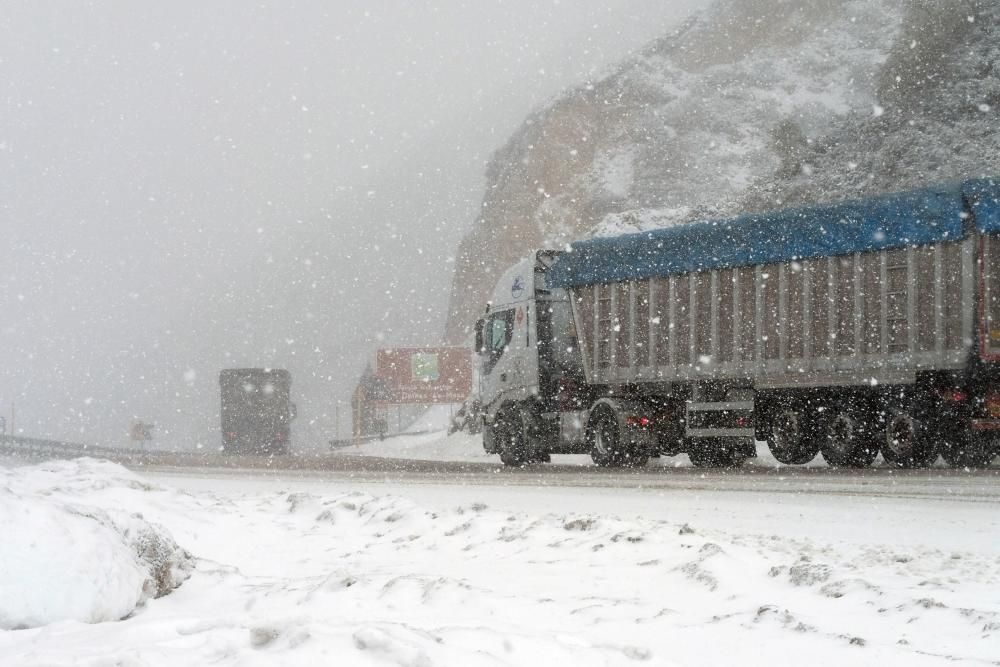 Temporal de nieve en el Puerto de Pajares