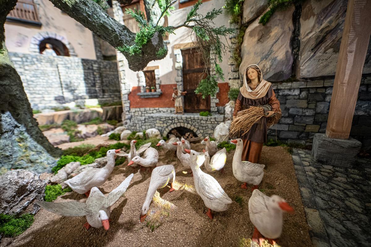 Barcelona estrena un belén tradicional más grande que nunca en la plaza Sant Jaume