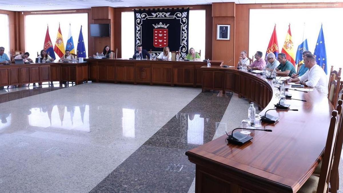 Reunión, en el Cabildo de Lanzarote, entre la institución insular y representantes de los ayuntamientos