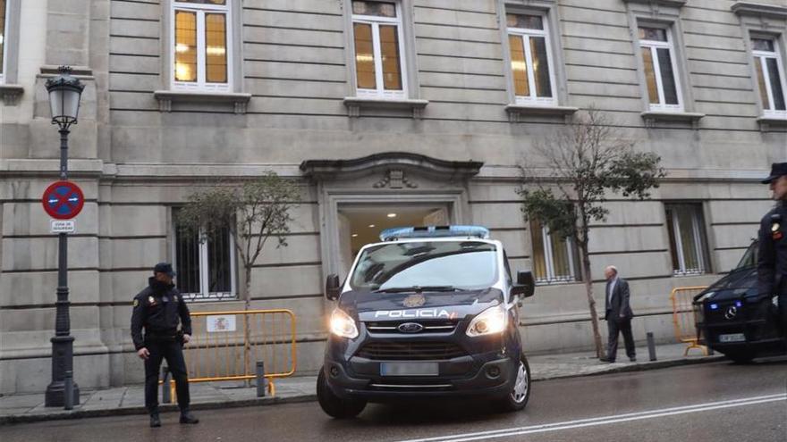 El Supremo condena a una directora de residencia que robó a un anciano para comprarse un Jaguar