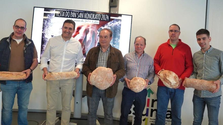 Santiago Rodríguez y panaderos de la comarca, con José Crespo y Avelino Souto.