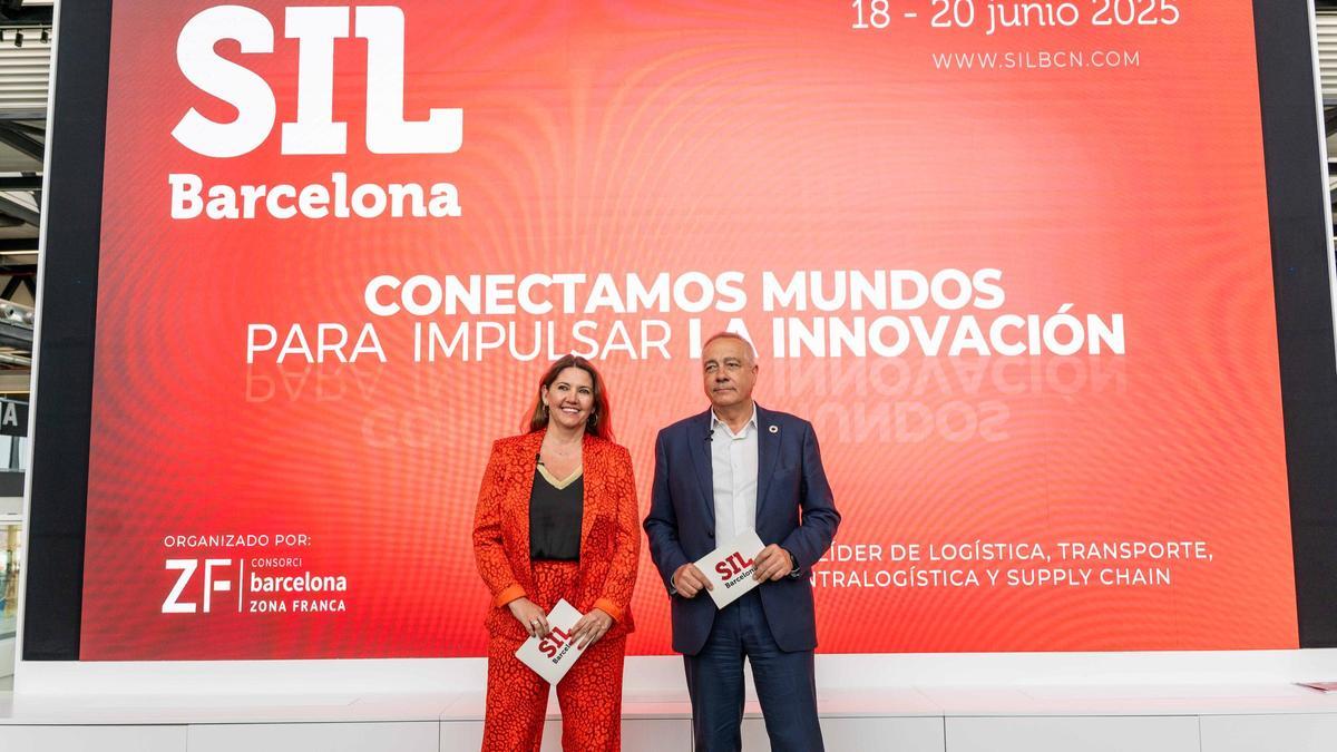 Blanca Sorigué, directora general del CZFB y del SIL, junto a Pere Navarro, delegado especial del Estado en el CZFB y presidente del SIL