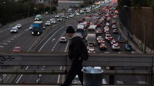 Els nivells de contaminació baixen a Barcelona però segueixen lluny dels pròxims objectius europeus