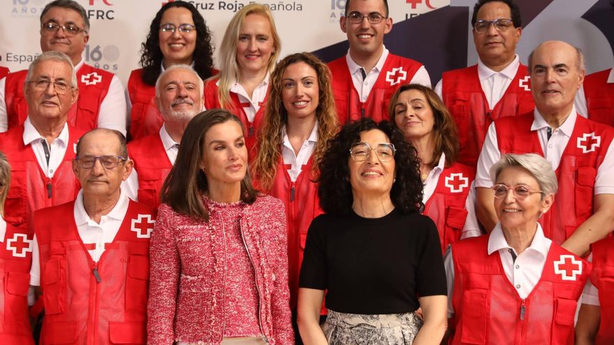 La reina Letizia pone en valor el &quot;horizonte de mitigar el sufrimiento humano en todas sus formas&quot; de Cruz Roja Española: asi fue la entrega de sus Medallas de Oro 2024