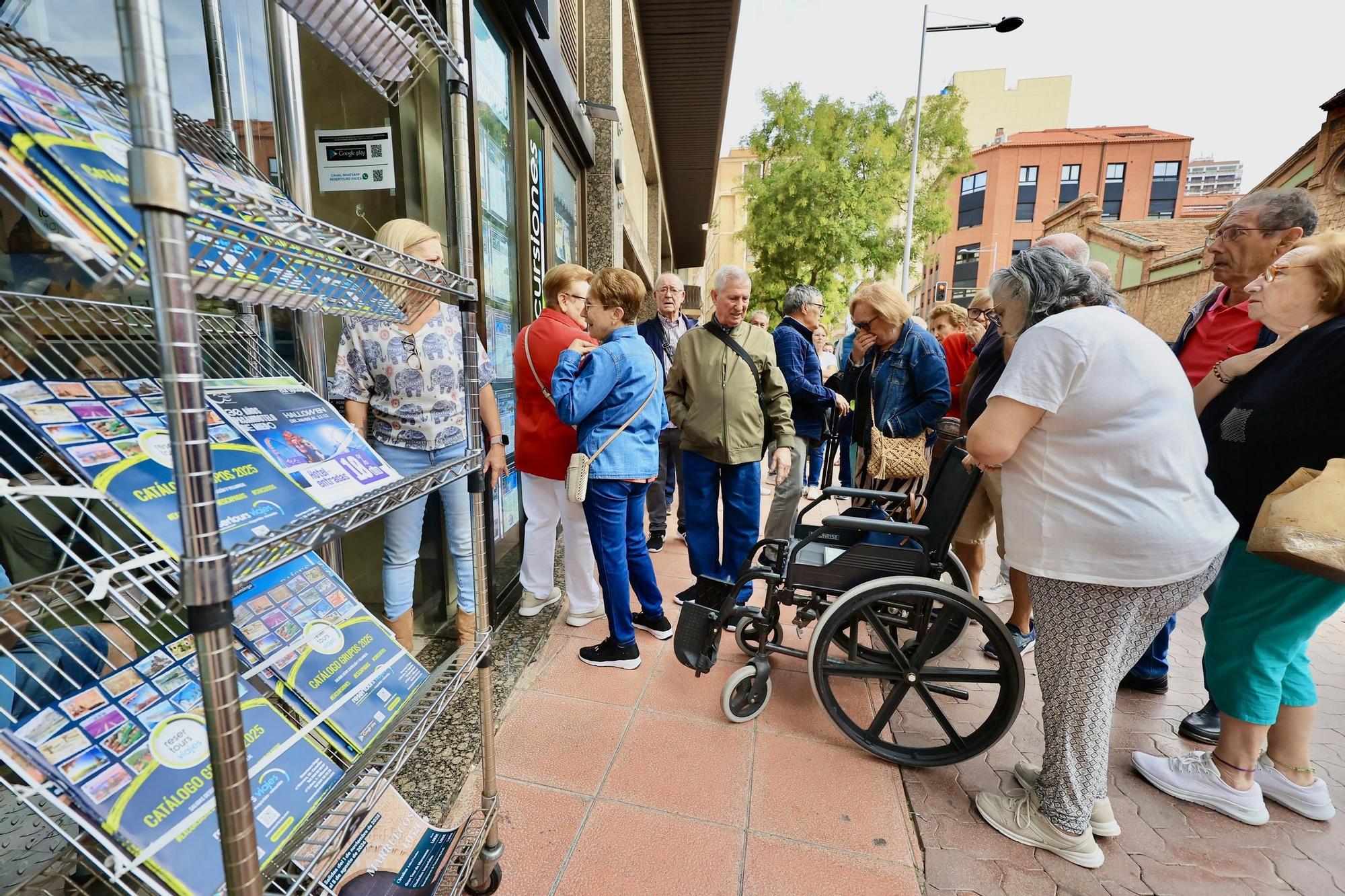 Alud de jubilados en las agencias de Castellón para 'cazar' un viaje del Imserso