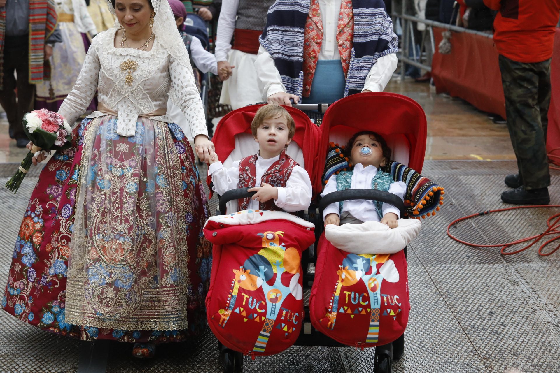 Búscate en el primer día de ofrenda por la calle de Quart (entre las 17:00 a las 18:00 horas)