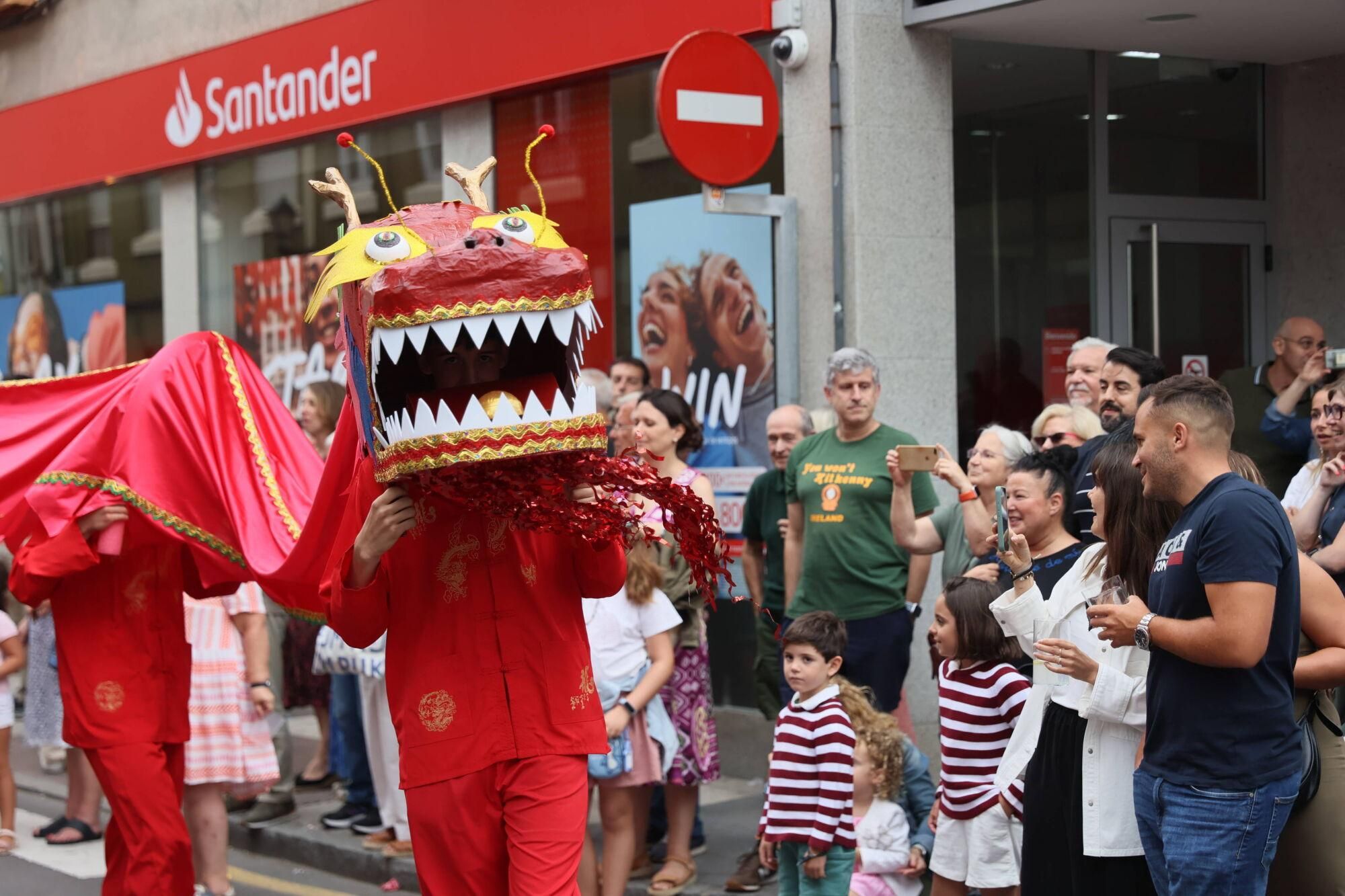EN IMÁGENES: El desfile de carrozas por las fiestas del Carmen de Luancoi