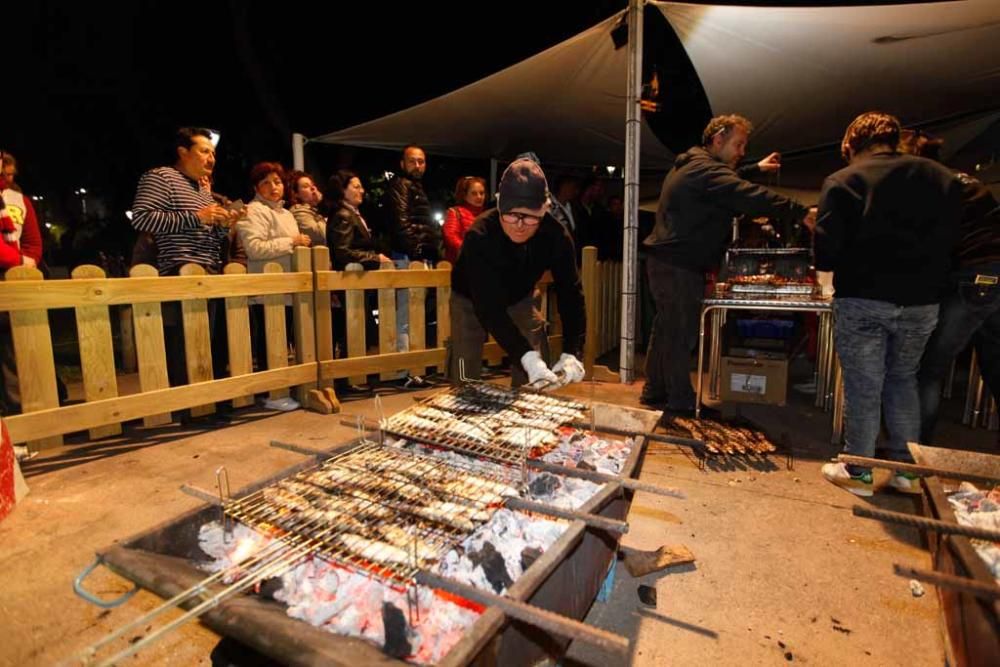 Cuplé, pasacalles y 90 kilos de sardinas para despedir el carnaval en Vila