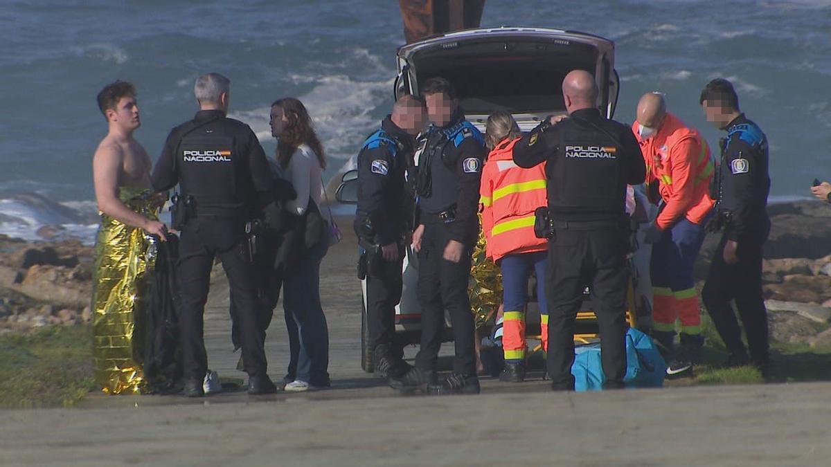 Los servicios de emergencia en el operativo de rescate en punta Herminia.