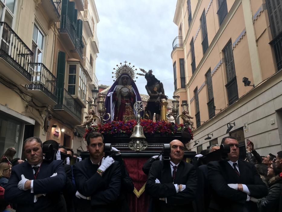 Inicio del traslado de la cofradía de Gitanos,  desde la iglesia de los Mártires.