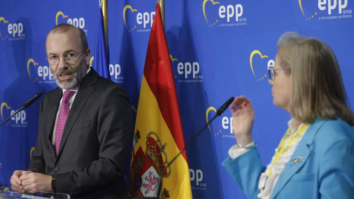 El l赤der del PP europeo, desde Valencia: "El competidor no es el centro izquierda, son los extremos"