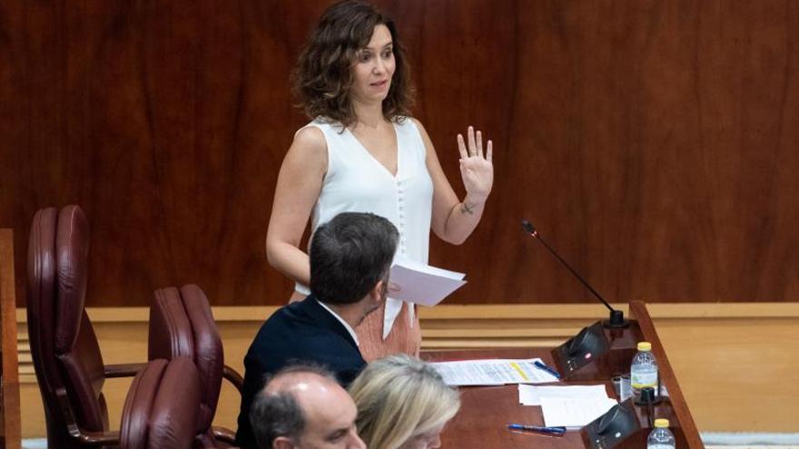 La presidenta de la Comunidad de Madrid, Isabel Díaz Ayuso, interviene durante un pleno ordinario, en la Asamblea de Madrid, a 14 de septiembre de 2023, en Madrid (España). La Asamblea de Madrid acoge hoy el primer Pleno ordinario de esta XIII Legislatura, en el que el PP estrena su mayoría absoluta y en el que hay un grupo parlamentario menos tras la salida de Unidas Podemos. La Cámara retoma así la normalidad desde que el pasado mes de marzo suspendiera su actividad por la convocatoria de elecciones autonómicas. Desde entonces solo ha acogido dos plenos, el de investidura de la presidenta de la Comunidad, Isabel Díaz Ayuso, y el de la elección de los senadores por designación autonómica. 14 SEPTIEMBRE 2023;PLENO;SAMBLEA DE MADRID;PLENO ORDINARIO;SESIÓN PLENARIA;POLÍTICA; Gustavo Valiente / Europa Press 14/09/2023