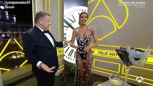 Cristina Pedroche torna a sorprendre amb la seva vestimenta en les campanades d’Any Nou.